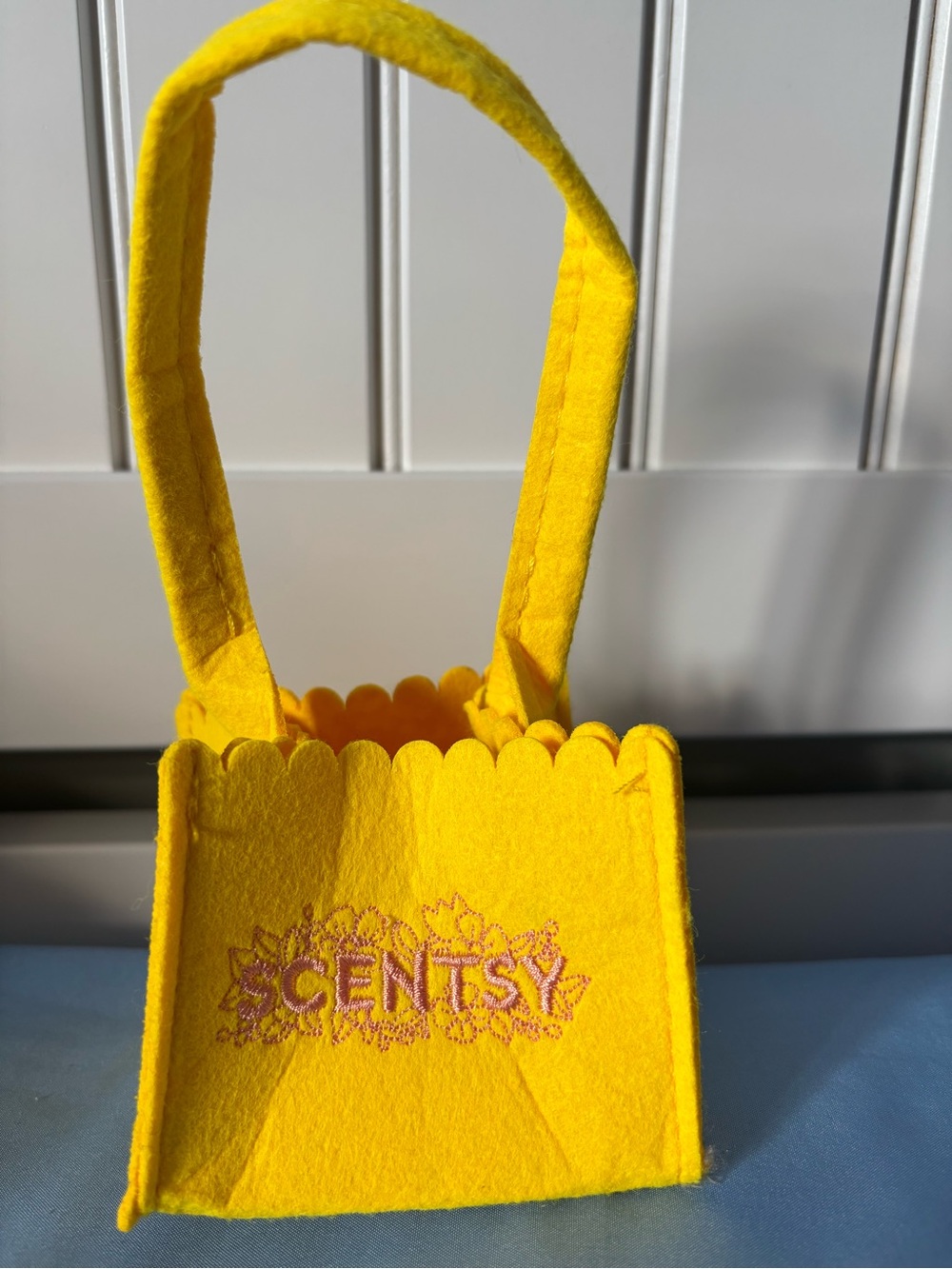 Scentsy Bright Yellow Felt Scallop-Top Tote